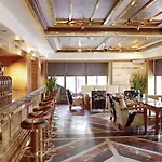 Plaza & فندق كيلارني