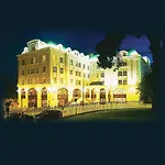 فندق Plaza &