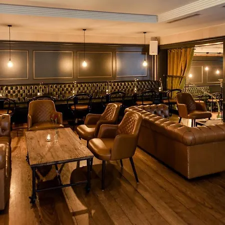 Hotel Plaza & Killarney