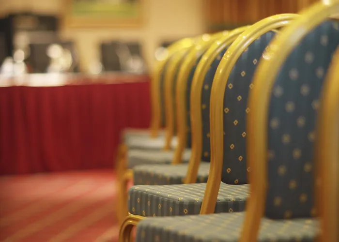 Plaza & Отель Килларни