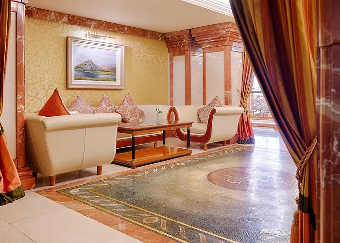 Plaza & Отель 4*